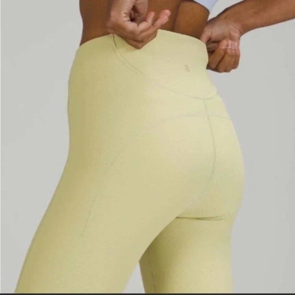 Lululemon Ribbed‎ Contoured High-Rise Short 8